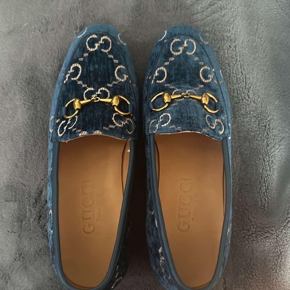 Blue size 8.5 women’s loafer never worn